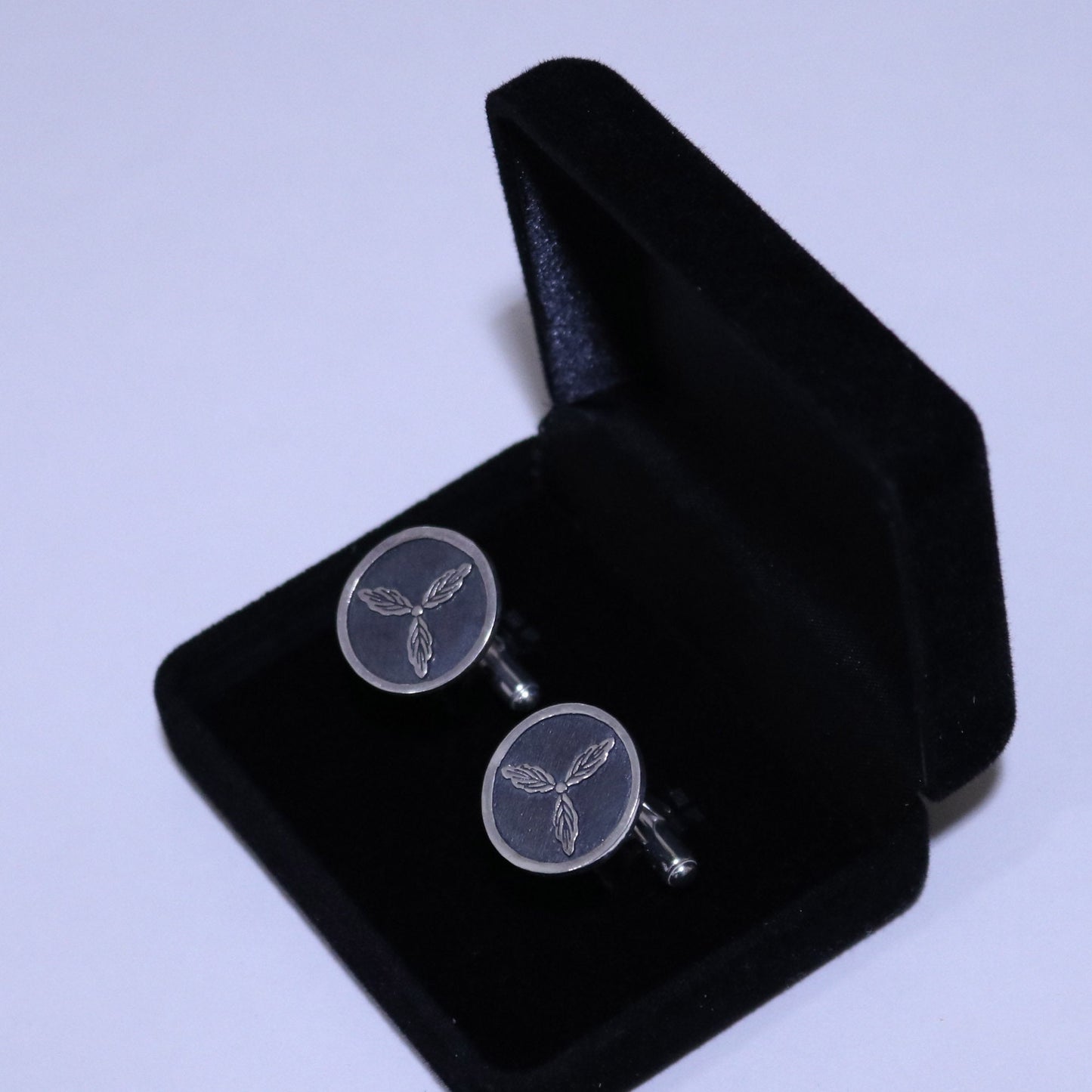 Tosa Oak in a circle - Kamon Tie Tack / Lapel pin - Japanese clan crest