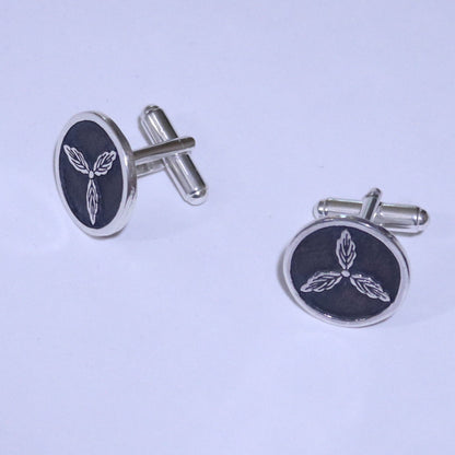 Tosa Oak in a circle - Kamon Tie Tack / Lapel pin - Japanese clan crest