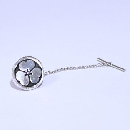 Wood sorrel in a circle - Silver Tie Tack / Lapel Pin - Japanese Kamon