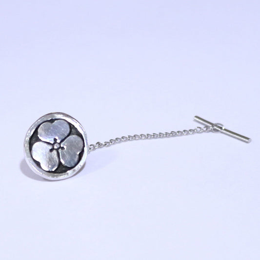 Wood sorrel in a circle - Silver Tie Tack / Lapel Pin - Japanese Kamon