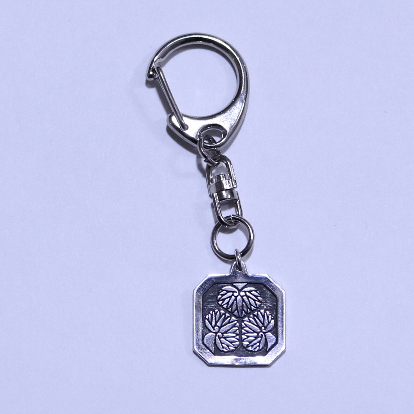 Key chain - Three mallows in a square trimmed corners - 隅切りミツ葵