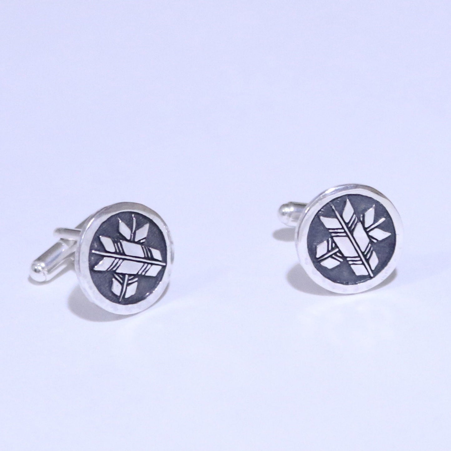 Cufflinks - Crossing Arrows in a circle - 丸に違い矢