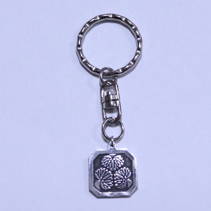 Key chain - Three mallows in a square trimmed corners - 隅切りミツ葵