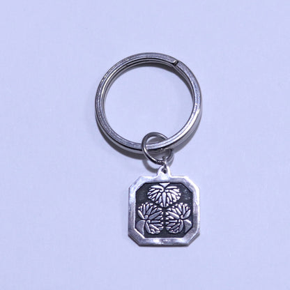 Key chain - Three mallows in a square trimmed corners - 隅切りミツ葵