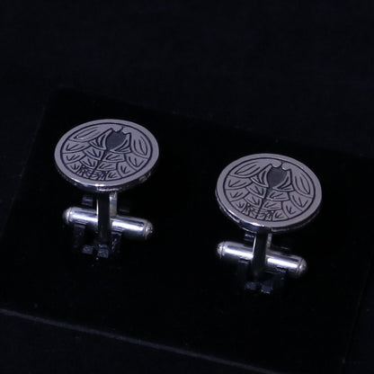 Tie tack - Cuddling Japanese Gingers in a circle - 丸に抱き茗荷
