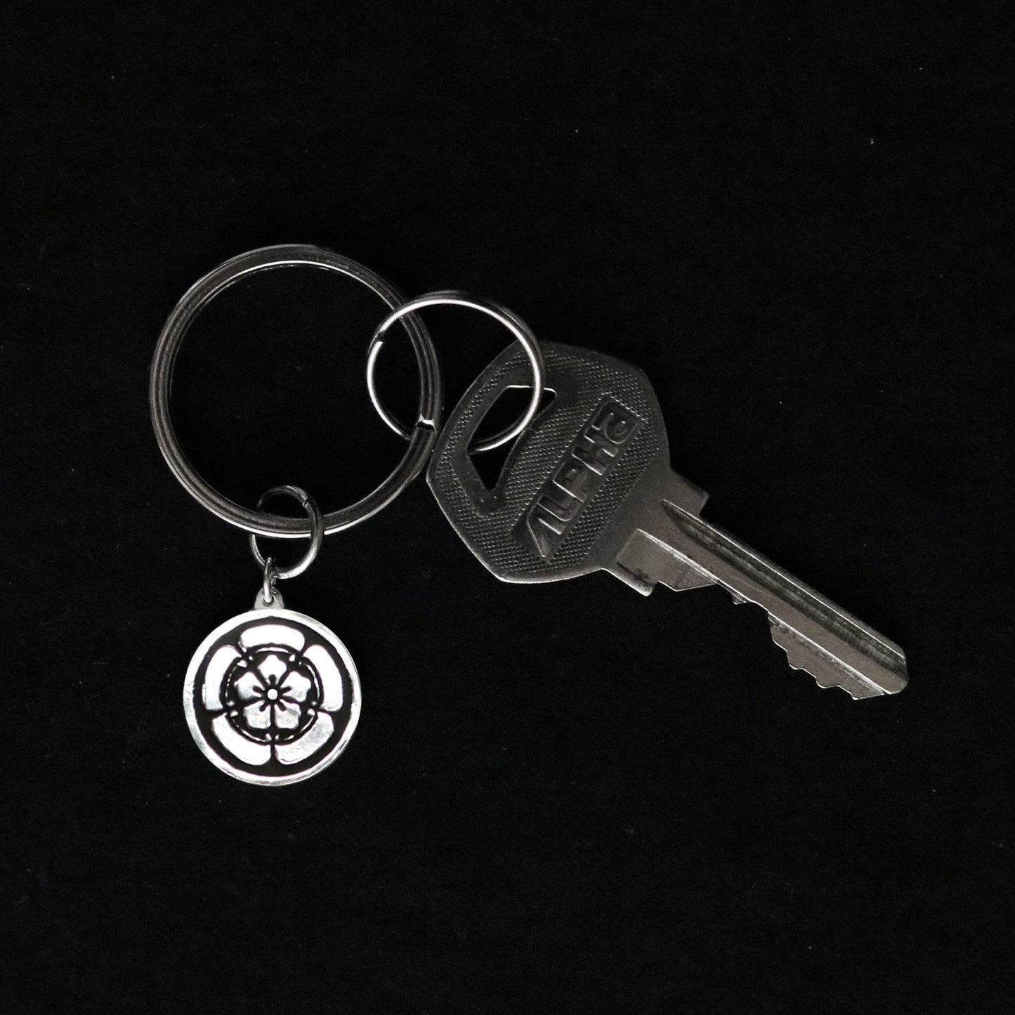 Silver Keyholder - Japanese Kamon - Clan Crest - Kara-hana in Goka in a circle