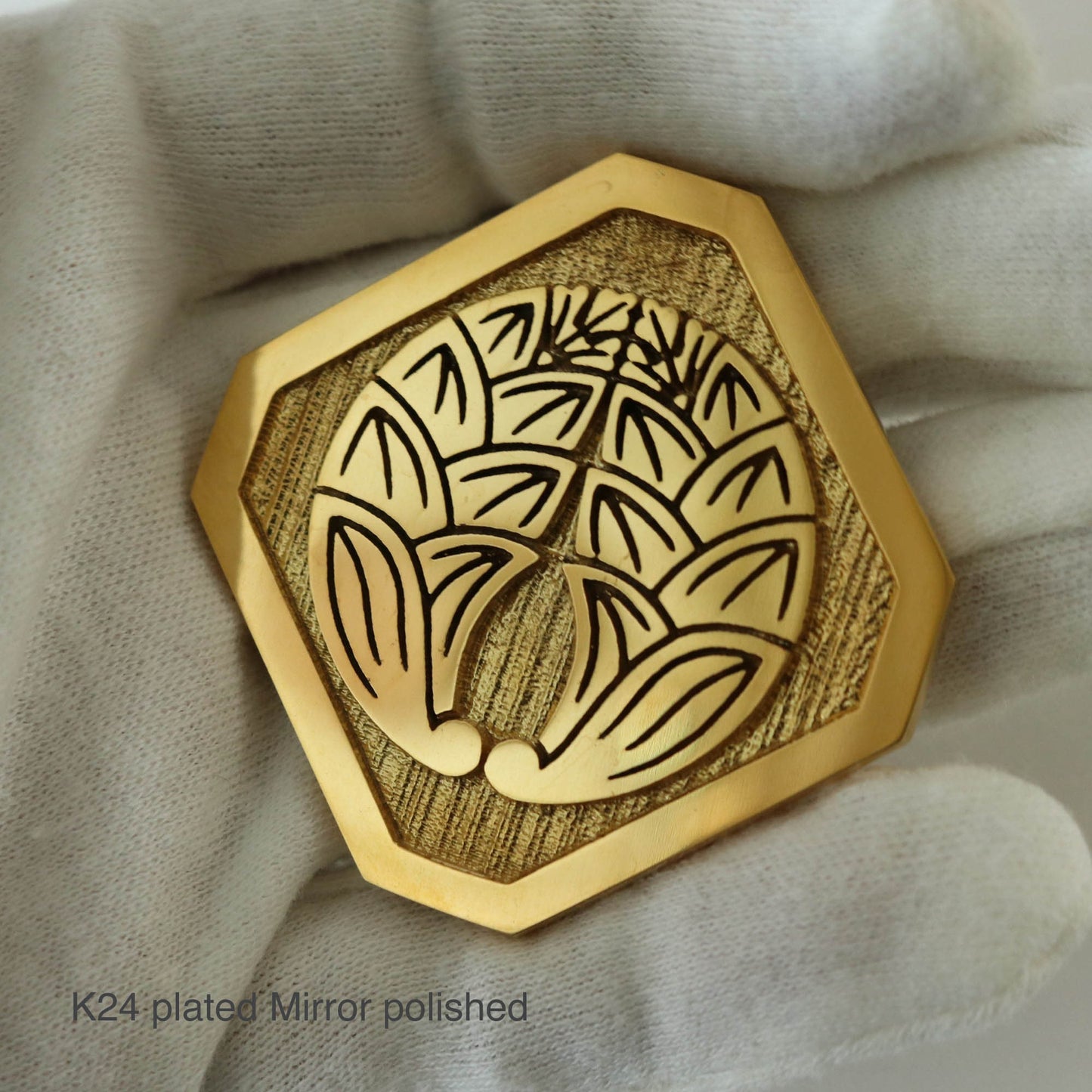 Medal - Dakimyuga - Cuddling Japanese Gingers in a square trimmed corners