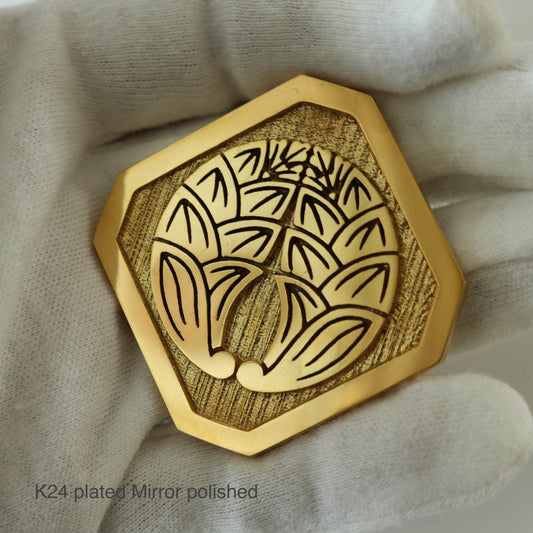 Medal - Dakimyuga - Cuddling Japanese Gingers in a square trimmed corners