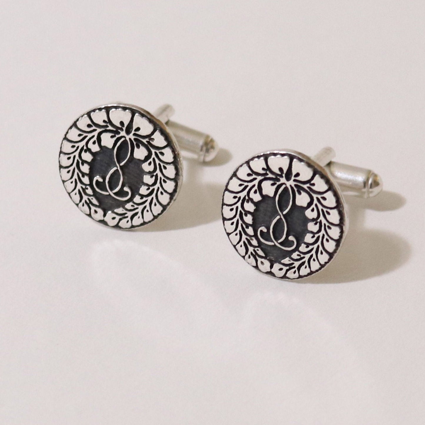 Tie tack - Rokujo Wisteria - Jodo Shinshu emblem - Hongwangi-ha - 六条藤