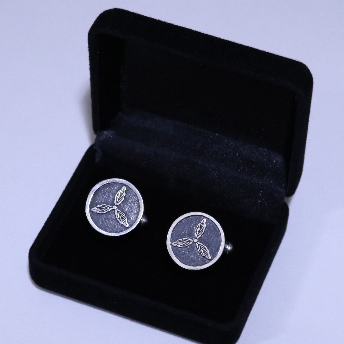Tosa Oak in a circle - Kamon Tie Tack / Lapel pin - Japanese clan crest