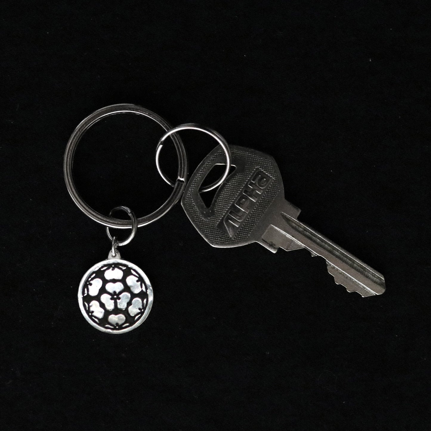 Seven wood sorrels - Nanatsu Katabami- Key chain - Kamon - Japanese Family Crest