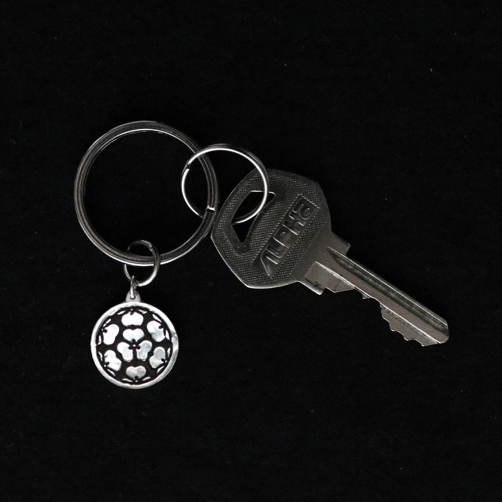 Seven wood sorrels - Nanatsu Katabami- Key chain - Kamon - Japanese Family Crest