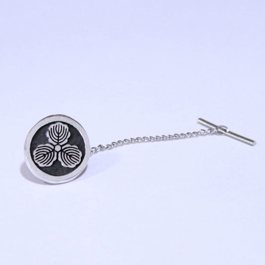 Tie tack - Three Oak Leaves Kamon - 丸に三つ柏