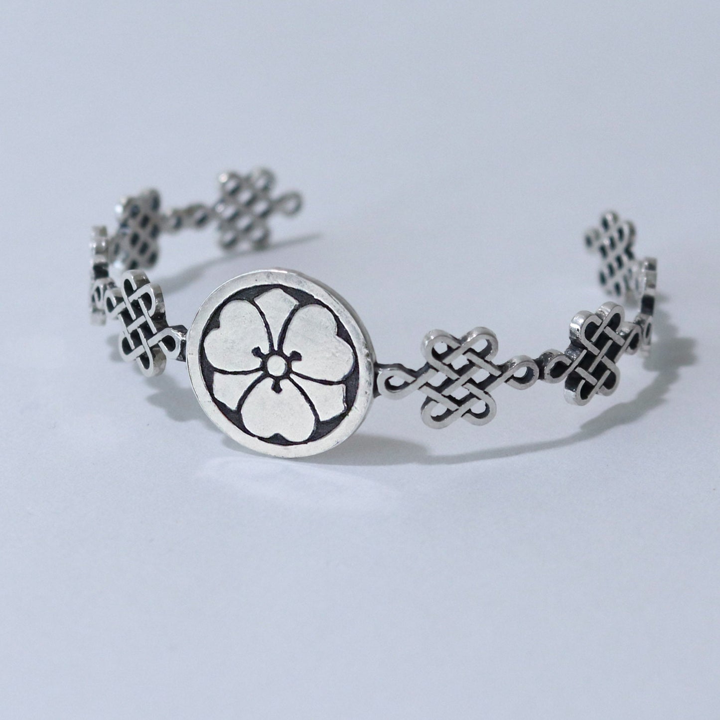 Bangle / Swords and Wood Sorrels in a circle / Maruni Kenkatabami / Sterling Silver