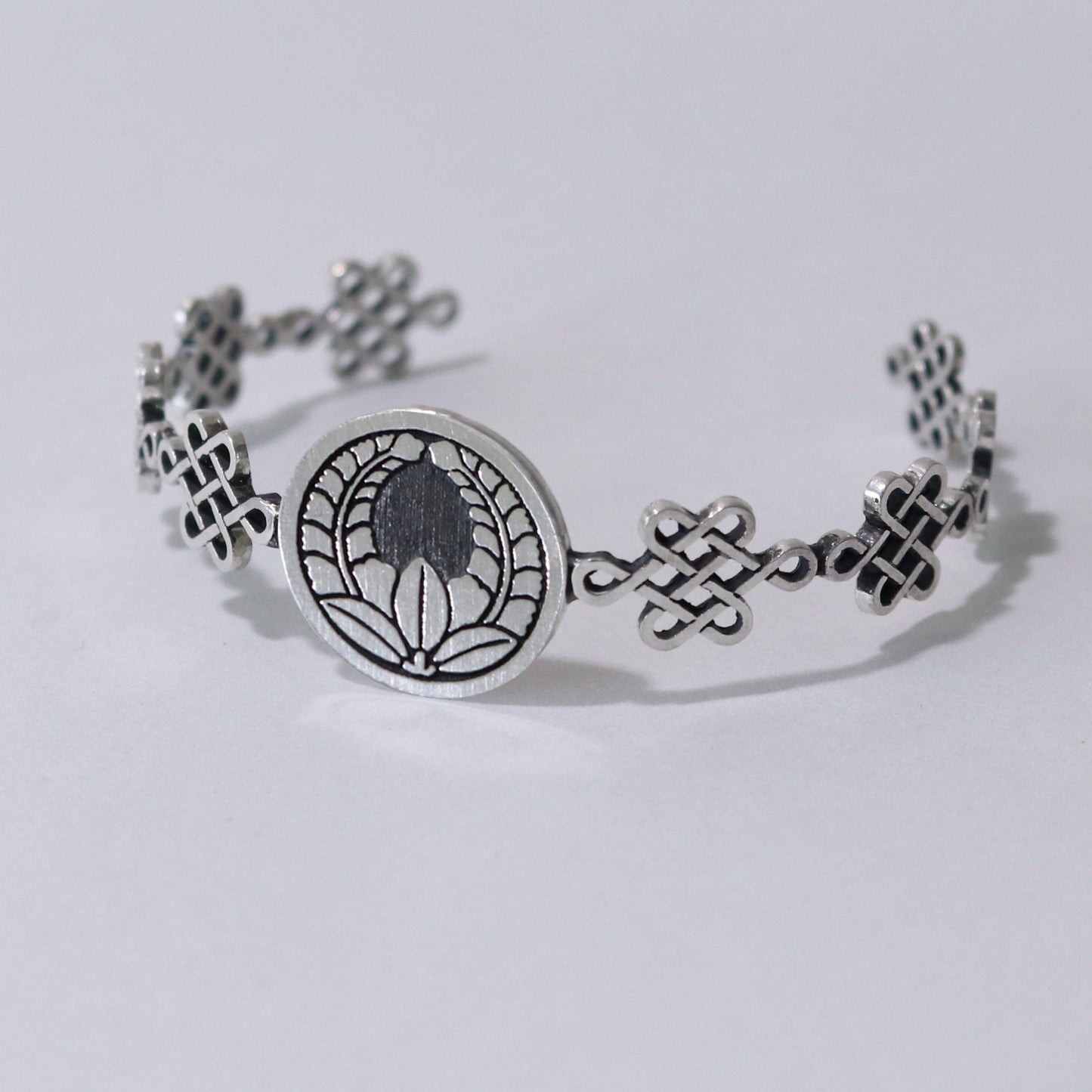 Bangle / Going up Wisteria in a circle / Kamon / Japanese Mon / Sterling Silver