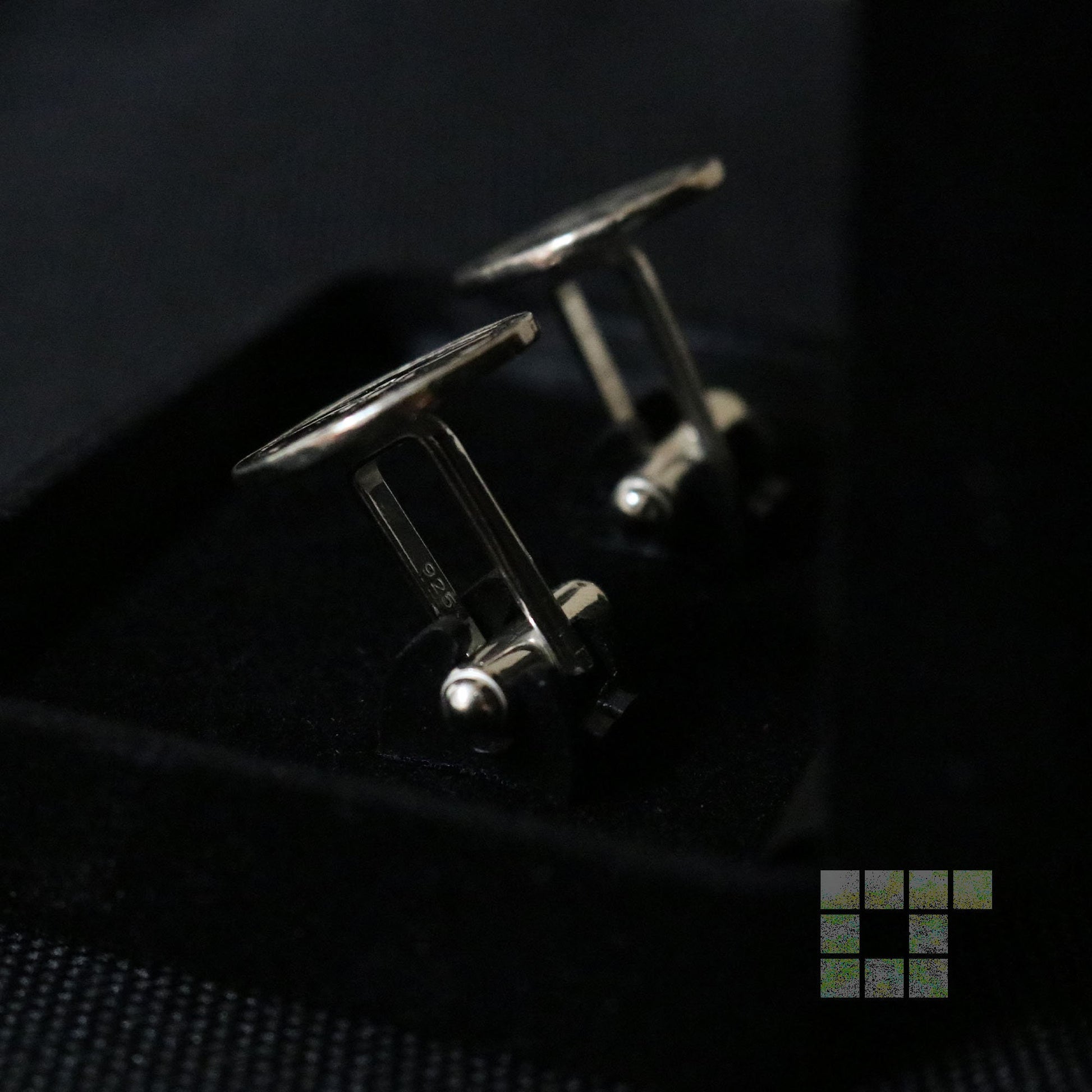 Four eyes in a circle - Japanese family mon - Japanese clan crest - Japanese Kamon - Silver Cufflinks