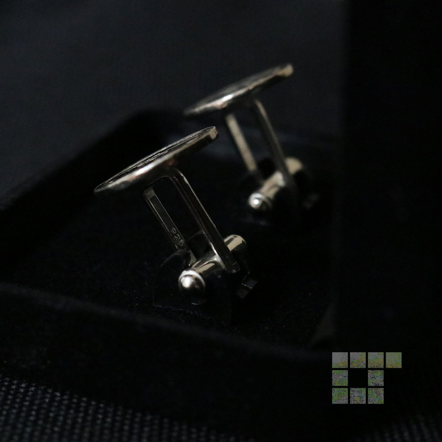 Three-story Pine Tree Tilting to Left in a circle - Japanese Clan Crest - Kamon silver cufflinks
