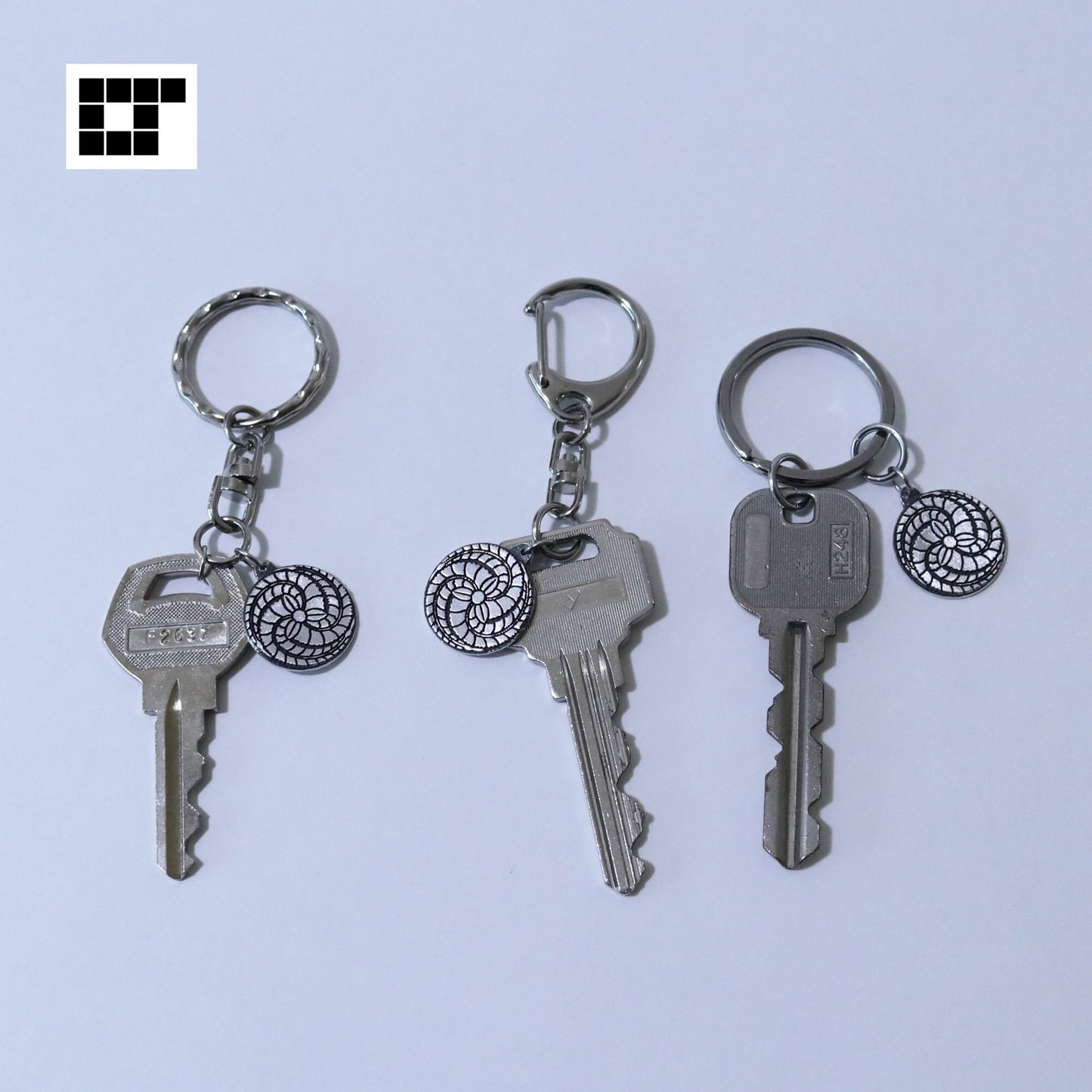 Three Swirled Wisteria - Fuji-tomoe - Key chain - Kamon - Japanese Family Crest