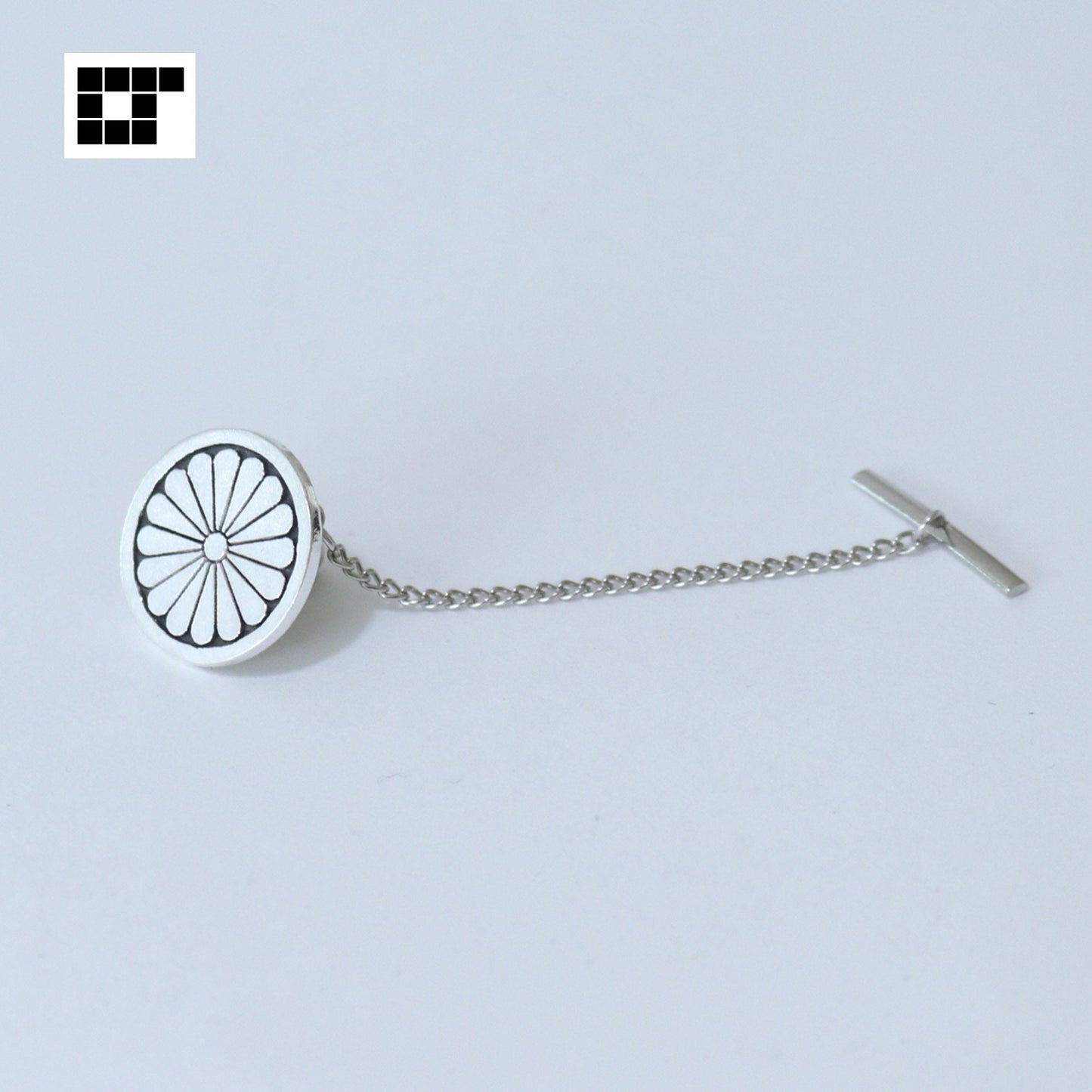 Tie tack - Chrysanthemum in a circle - 丸に１６葉菊