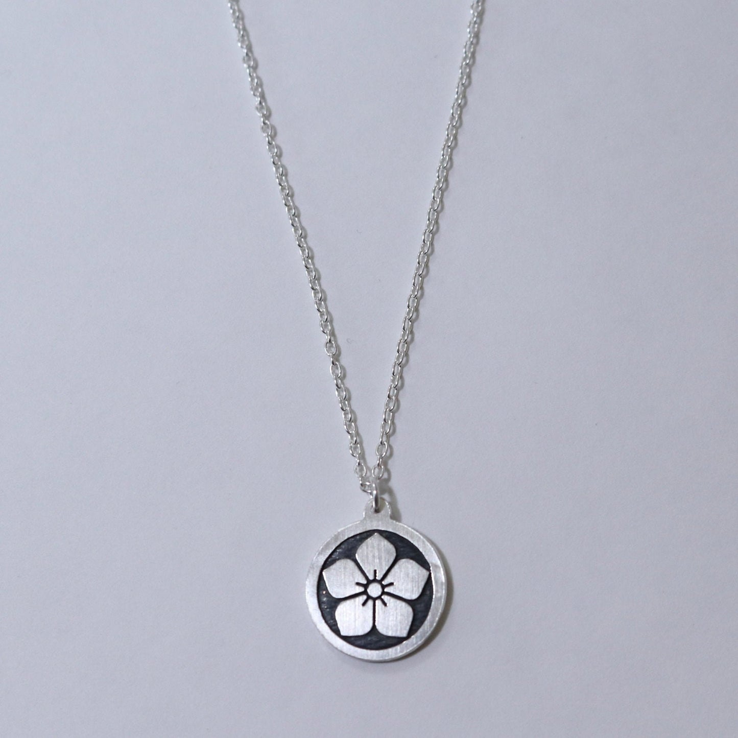 Pendant - Bellflower in a circle - Maruni Kikyo - 丸に桔梗