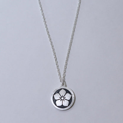 Pendant - Bellflower in a circle - Maruni Kikyo - 丸に桔梗