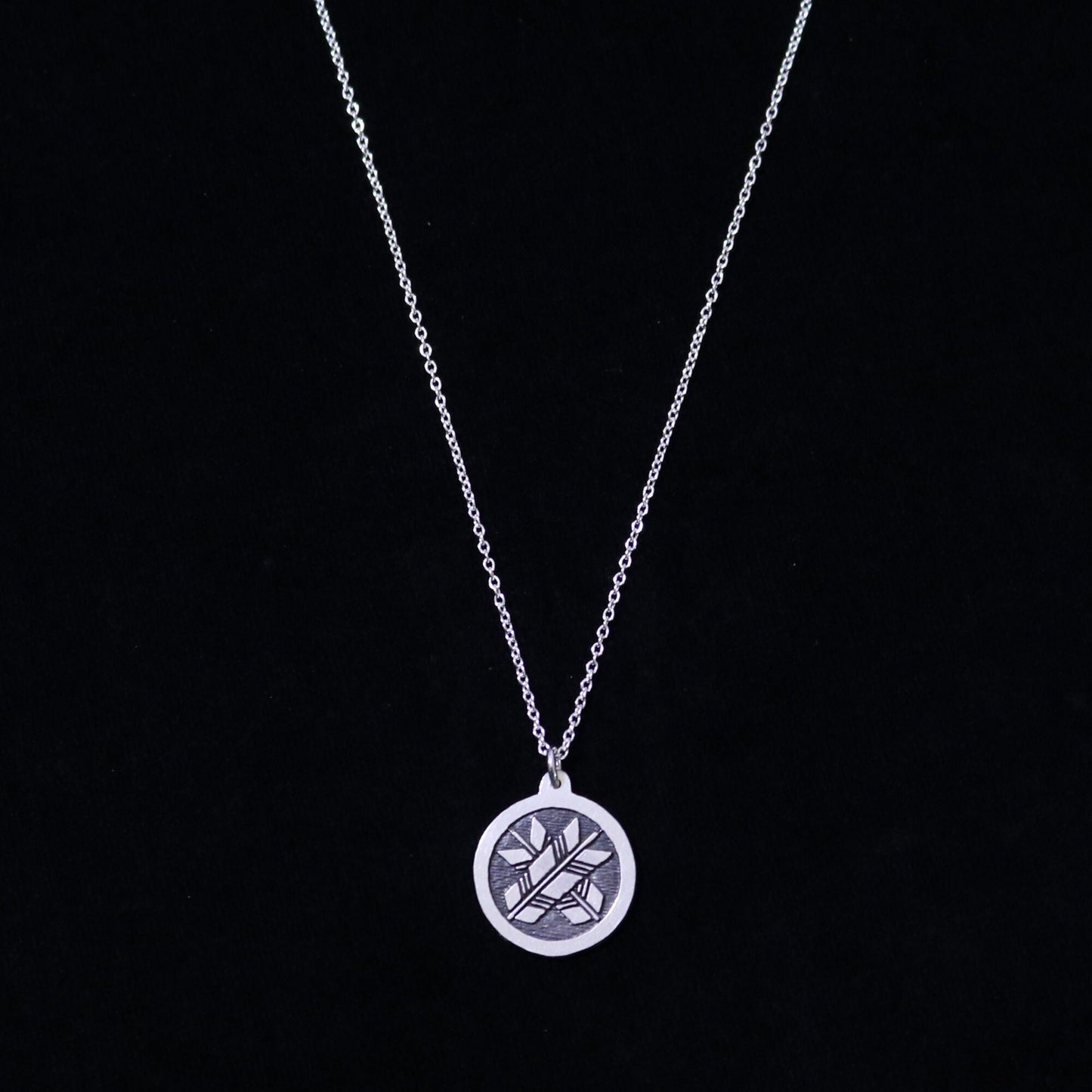 Pendant - Crossing Arrows in a Circle - Maruni Chigai Ya - 丸に違い矢
