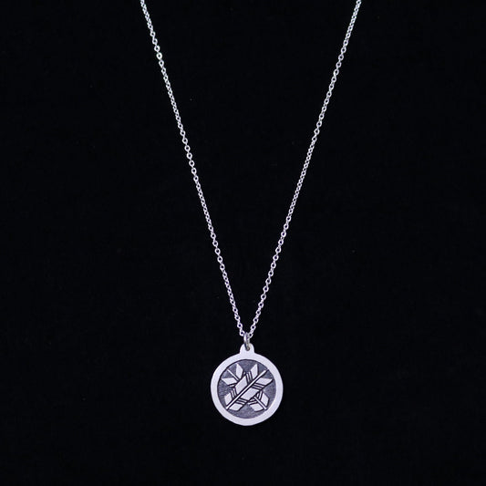 Pendant - Crossing Arrows in a Circle - Maruni Chigai Ya - 丸に違い矢