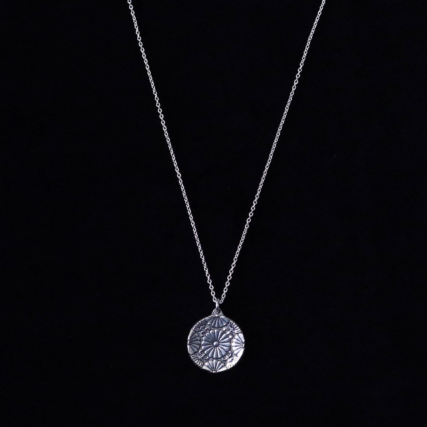 Kan-in-miya / Kan-in-kiku - Kamon Necklace - Japanese Clan Crest