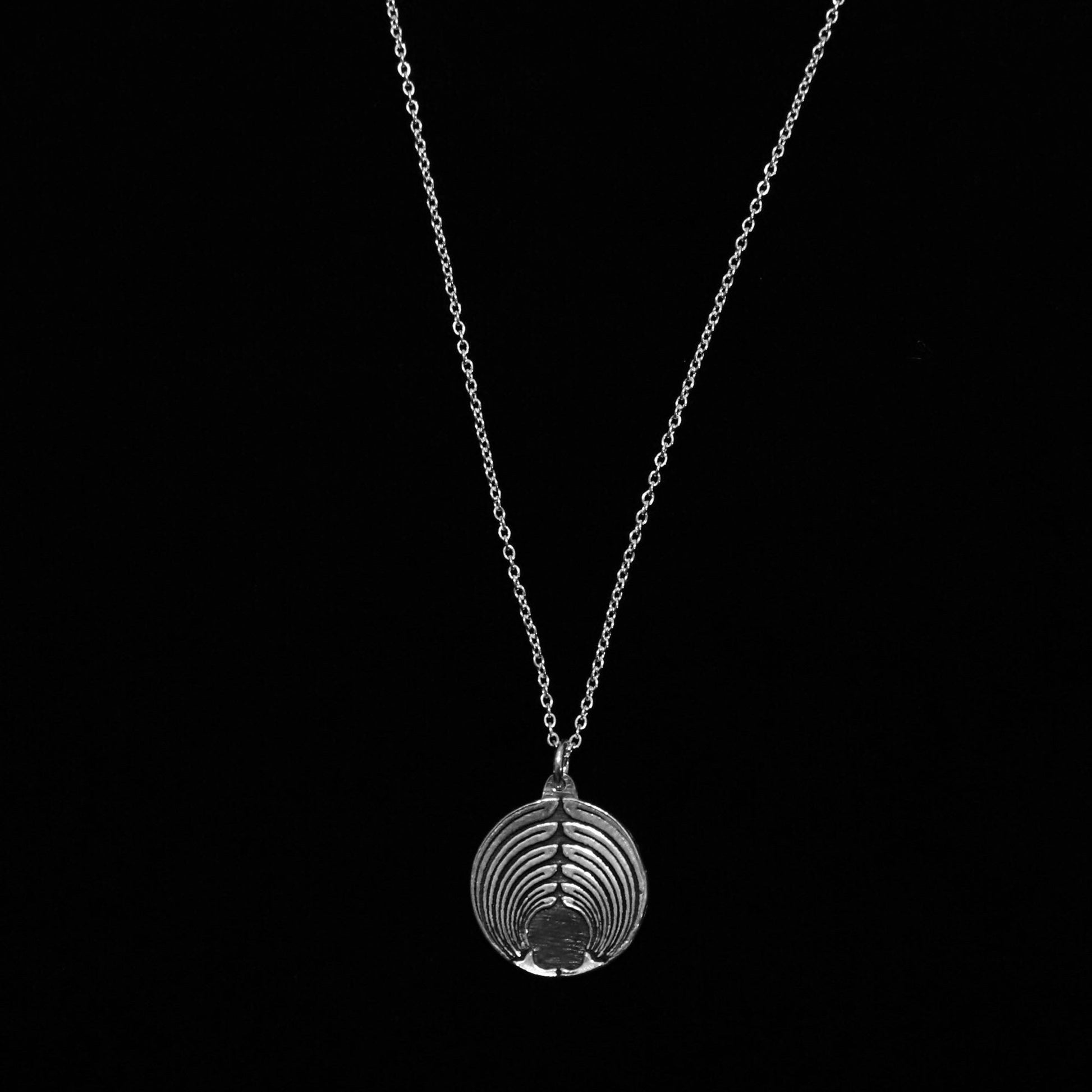 Kanoh Cuddling Trachycarpus - Japanese Clan Crest - Kamon Pendant