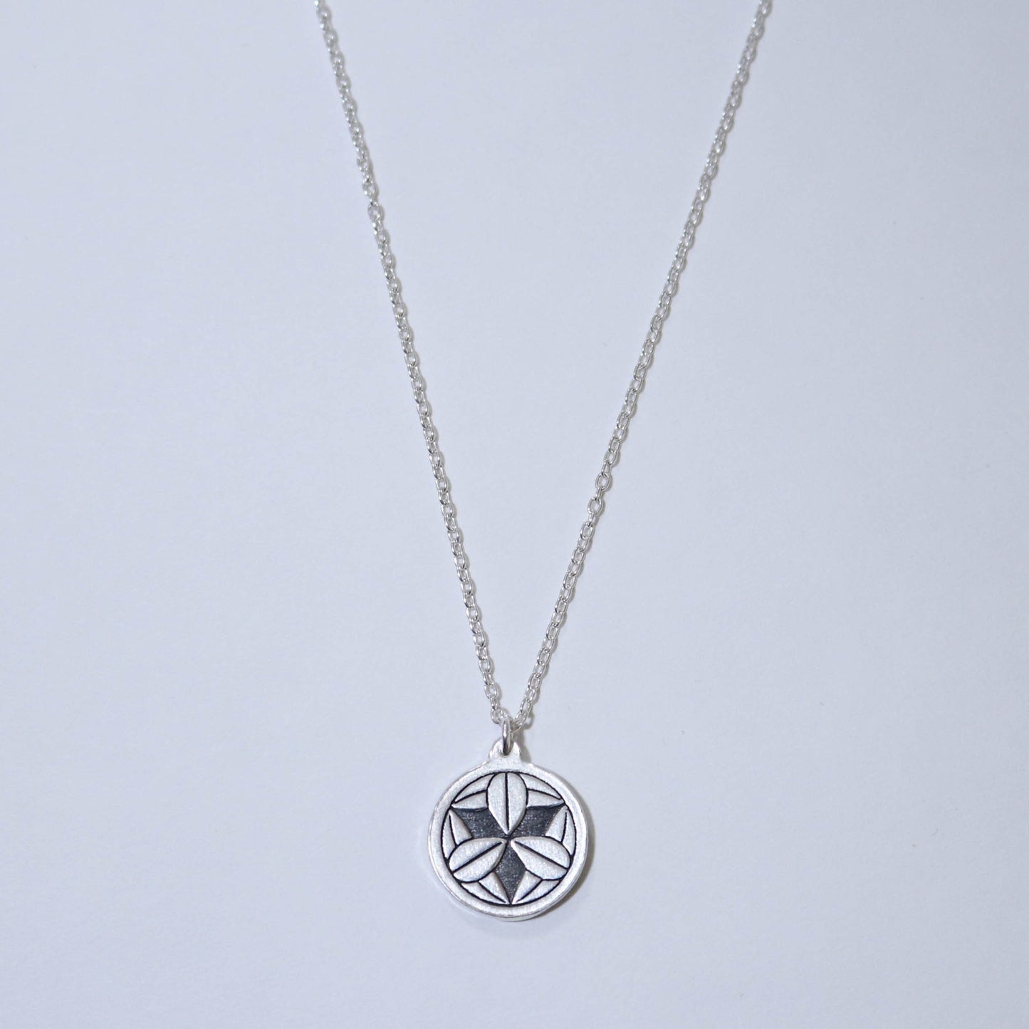Pendant - Nine Bamboo leaves in a circle - 丸に九枚笹