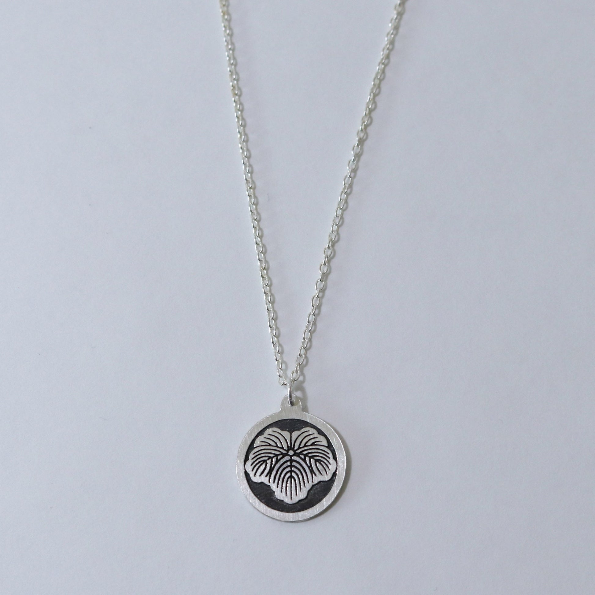 Ivy in a circle - Maruni Tsuta - Japanese Clan Crest Necklace - Kamon - Japanese Mon