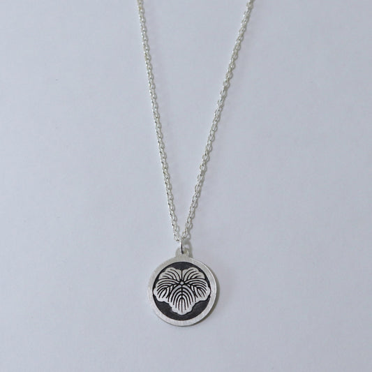 Ivy in a circle - Maruni Tsuta - Japanese Clan Crest Necklace - Kamon - Japanese Mon