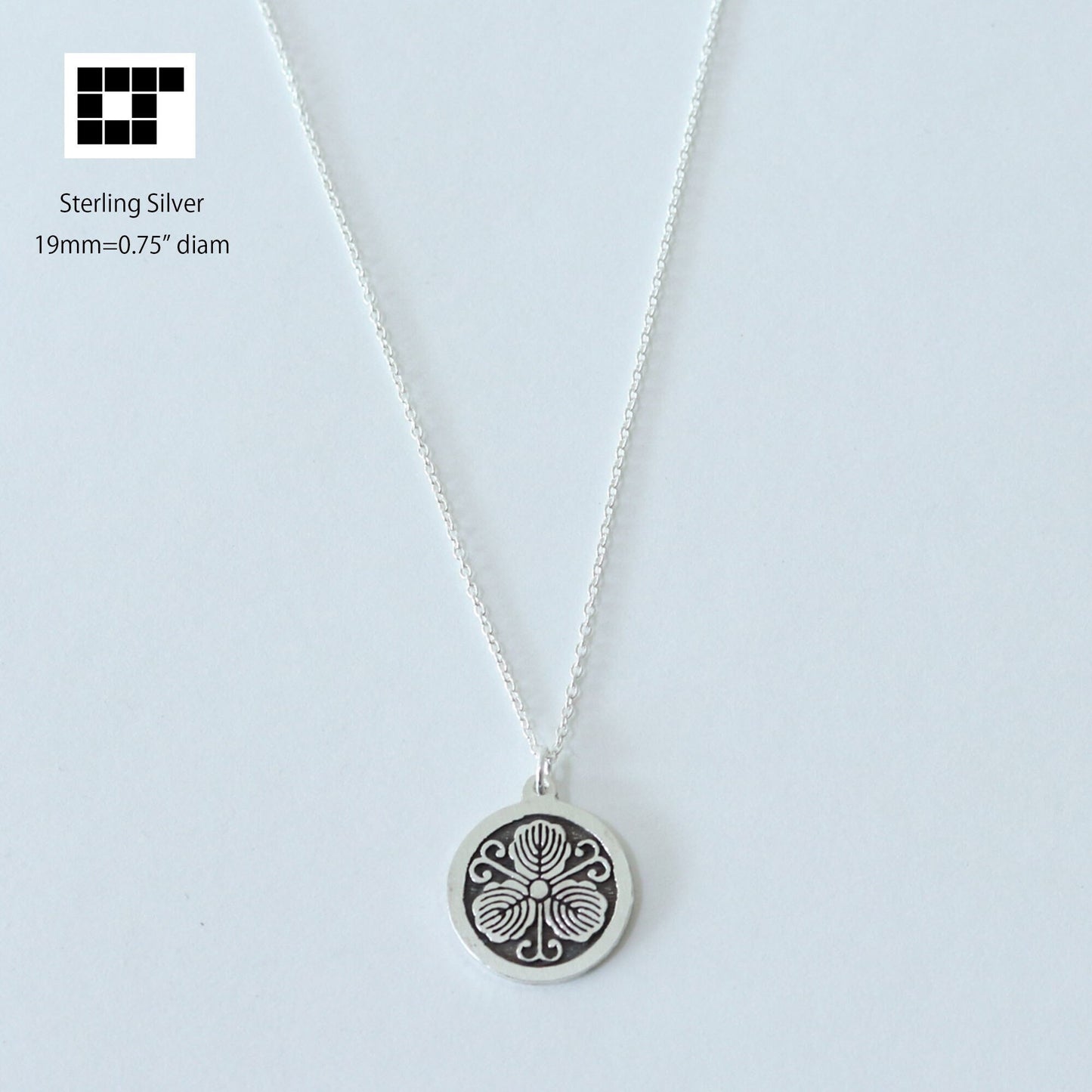Oak Vine in a circle - Japanese Clan Crest Pendant - Kamon Pendant