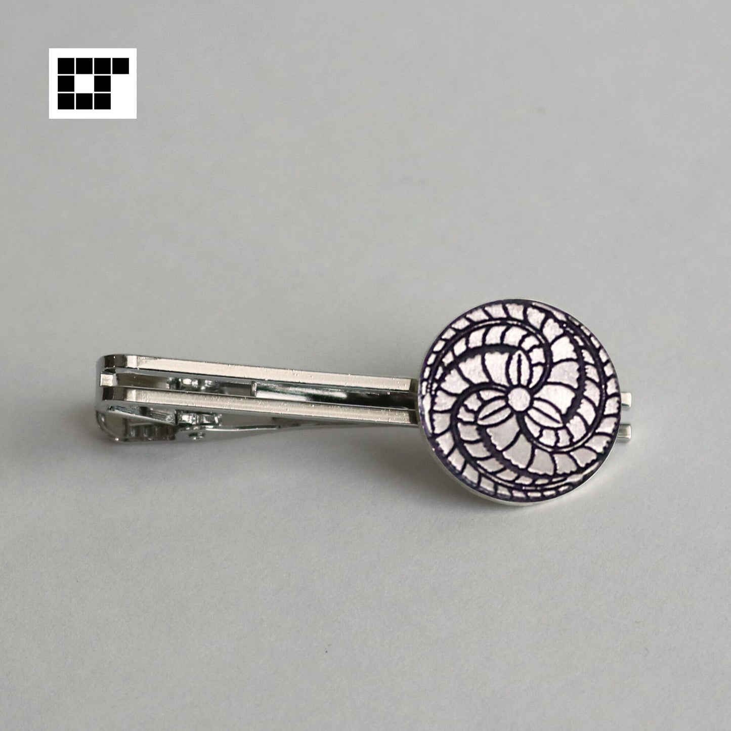 Tie tack - Three swirled wisteria - 藤巴