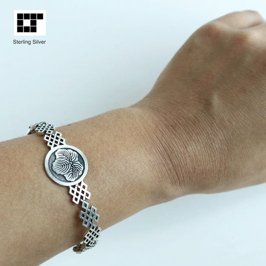 Bangle cuff bracelet / Ivy in a circle  / Kamon / Japanese clan crest / Sterling Silver