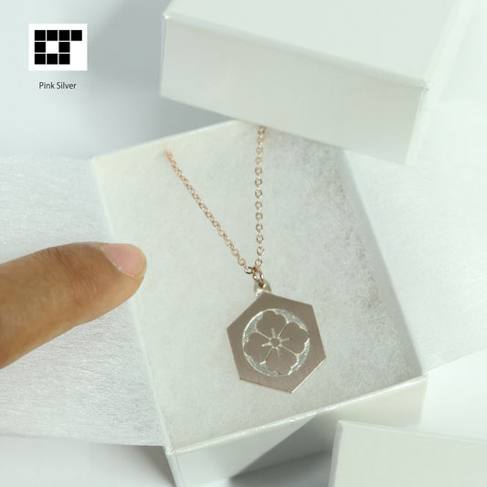 Pendant - Teppou Kikkou ni Hanakaku - Japanese Clan Crest Necklace