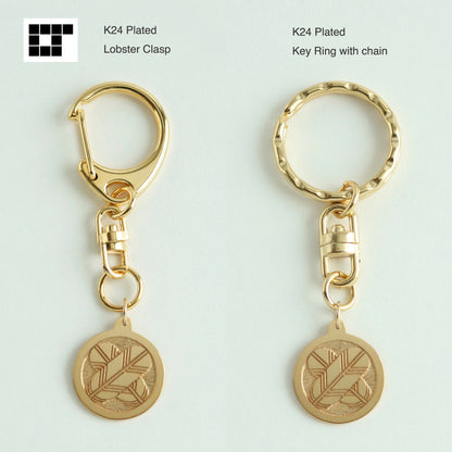 Key chain - Crossing Hawk Feathers in a circle -  Maruni Chigai Takanoha - 丸に違い鷹の羽