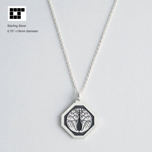 Pendant - Cuddling Japanese Ginger in a square trimmed corners - 隅切り角に抱き茗荷