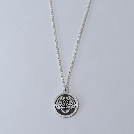 1/2" Pendant - Ivy in a circle - Kamon Necklace - Japanese Clan Crest