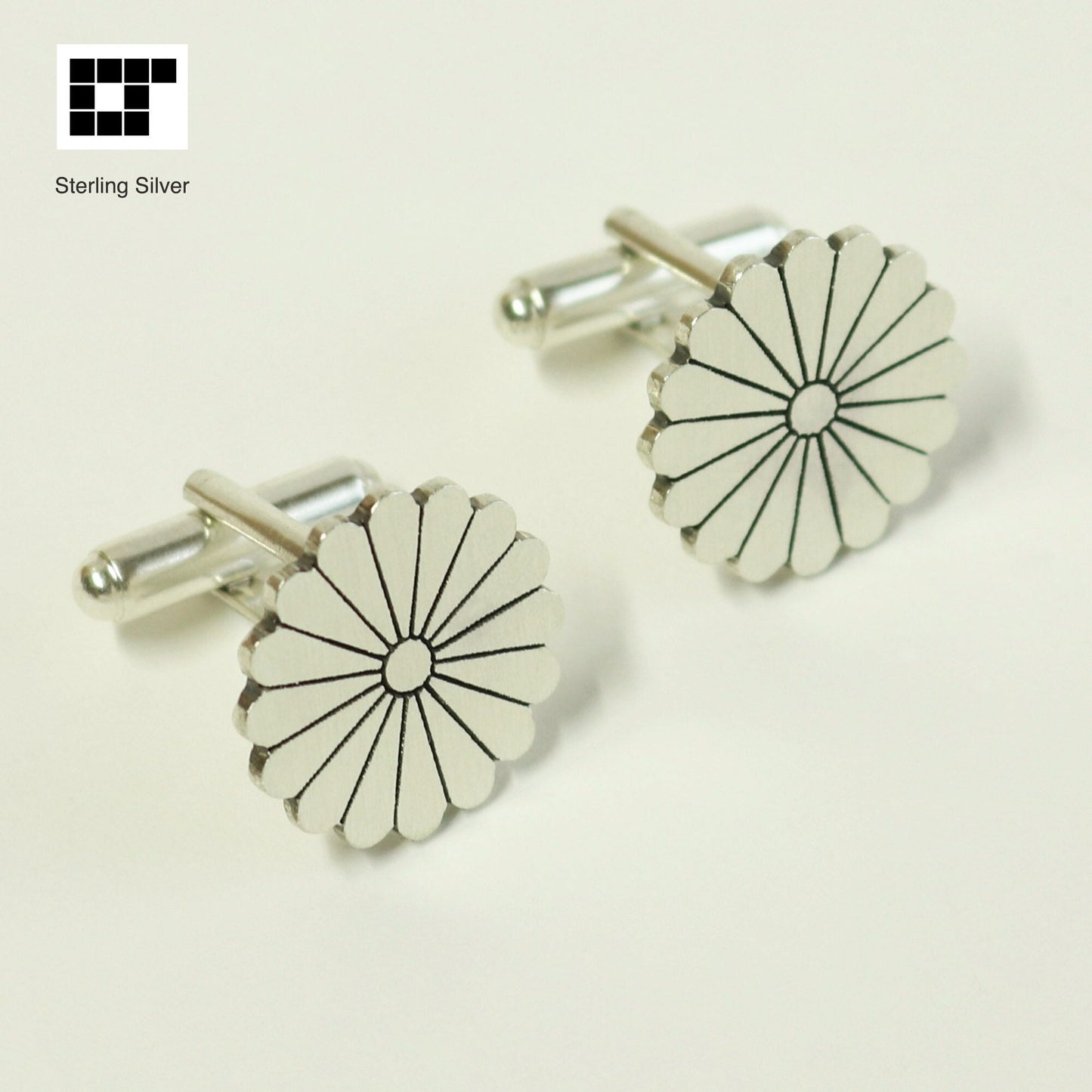 Tie tack - Chrysanthemum Kamon -　十六葉菊
