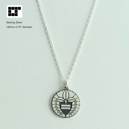 Pendant - Two lines in weeping wisteria in a circle - 下り藤に二引き- Sagari-Fujini Ni-hiki