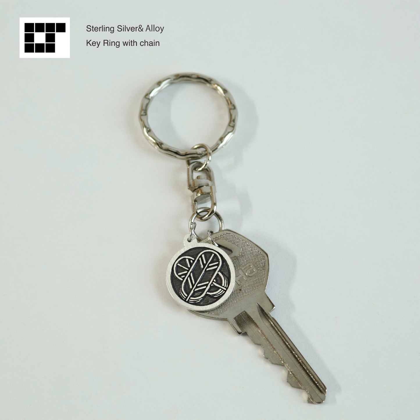 Key chain - Outlined Crossing Hawk Feathers in a circle -  Maruni Chu-kage Chigai Takanoha - 丸に陰違い鷹の羽