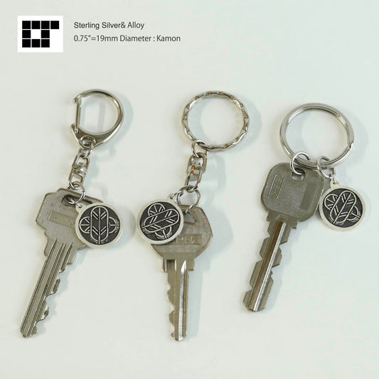 Key chain - Outlined Crossing Hawk Feathers in a circle -  Maruni Chu-kage Chigai Takanoha - 丸に陰違い鷹の羽