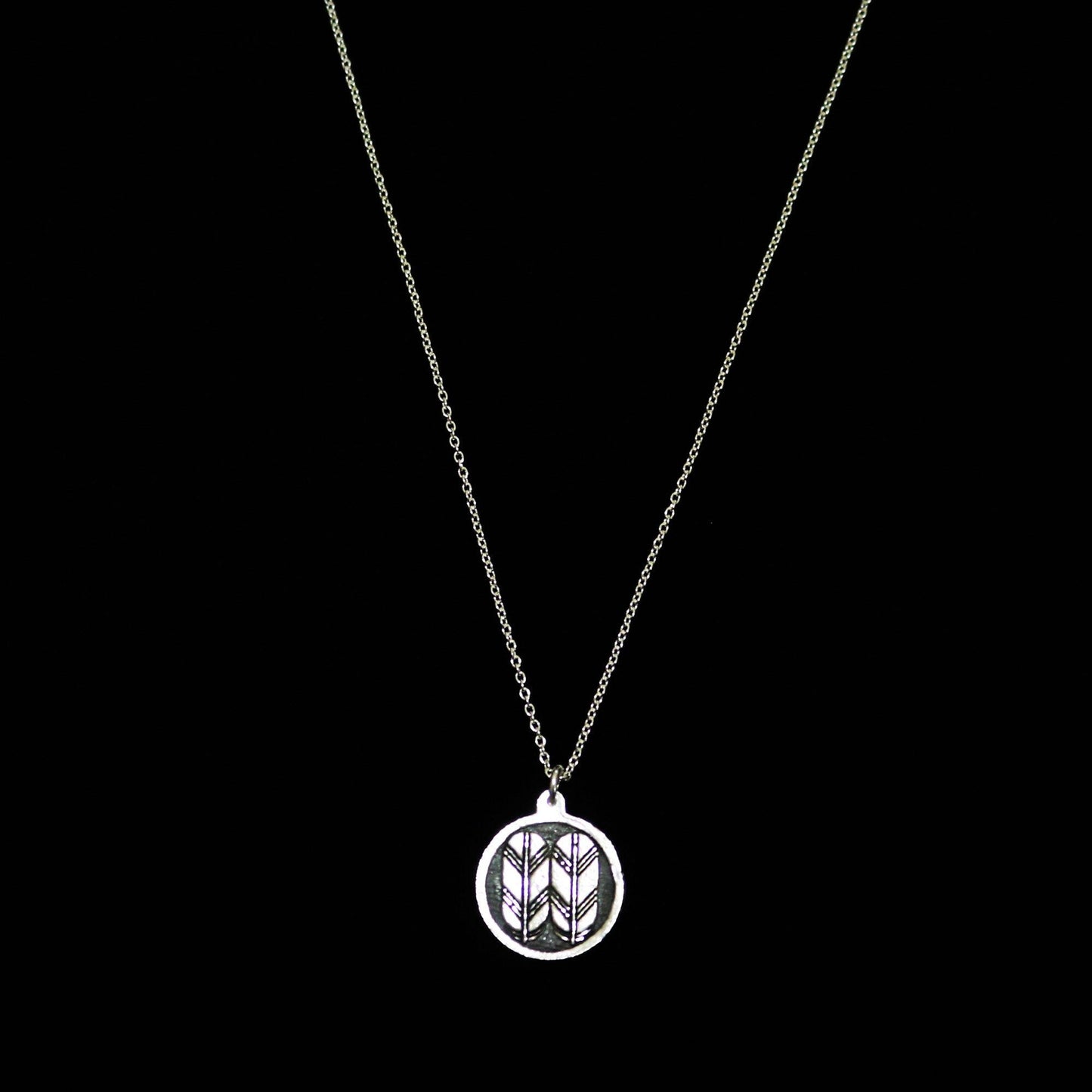 Pendant - Lining Hawk Feathers in a circle - Maruni Narabi Takanoha - 丸に並び鷹の羽