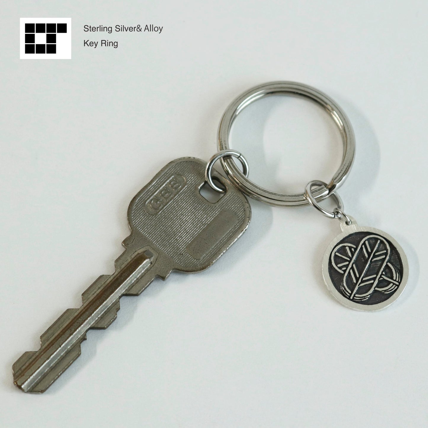 Key chain - Outlined Crossing Hawk Feathers in a circle -  Maruni Chu-kage Chigai Takanoha - 丸に陰違い鷹の羽