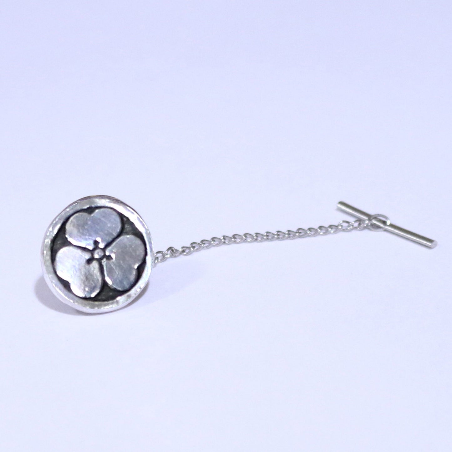 Tie tack - Wood Sorrel in a circle - 丸に片喰
