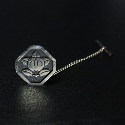 Tie tack - Tachibana in a square trimmed corners -　隅切り角に橘